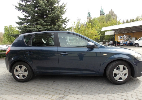 Kia Ceed cena 21500 przebieg: 176500, rok produkcji 2010 z Jarosław małe 379